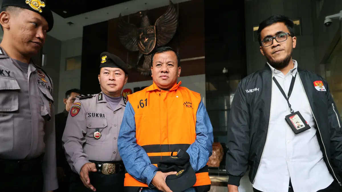 Bupati Kuansing Suhardiman Amby Resmi Di Tahan KPK - Image