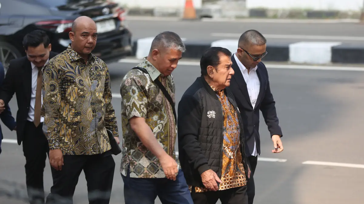 Ketua Umum Pemuda Pancasila Japto Soerjosoemarno menjalani pemeriksaan di Gedung Merah Putih KPK, Jakarta, Selasa (10/3/2026). (Dery Ridwansah/ JawaPos.com)
