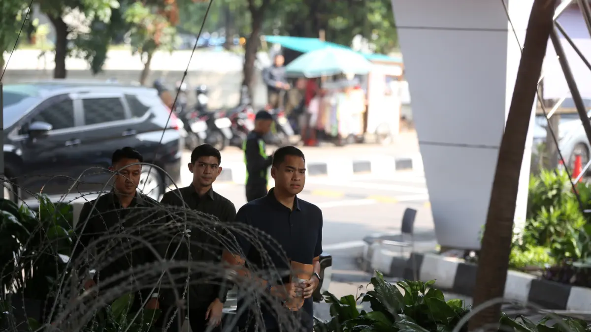 Menteri Pemuda dan Olahraga periode 2023-2025 Ario Bimo Nandito Ariotedjo menjalani pemeriksaan di Gedung Merah Putih KPK, Jakarta, Selasa (30/6/2026). (Dery Ridwansah/ JawaPos.com)
