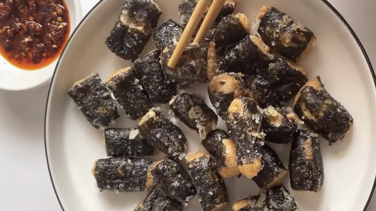Potret chicken roll seaweed dengan ayam giling dan nori yang gurih dan renyah. (Sumber: instagram.com/@pratiwirmdhny) - Image