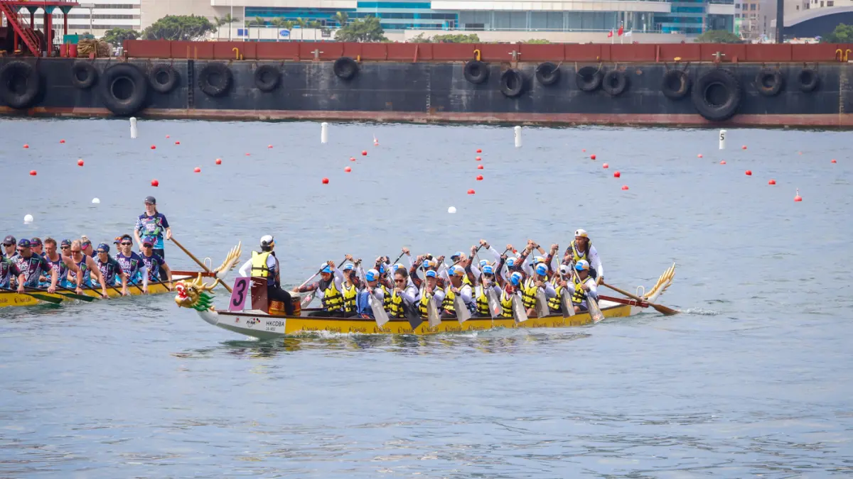 Klub Dayung Bahtera (KDB) Jakarta menembus babak semifinal nomor International Mixed Championship 500 meter pada ajang Sun Life Hong Kong International Dragon Boat Races 2026 yang digelar di Victoria Harbour, Hong Kong, Sabtu (27/6/2026). (Muhammad Hafizh