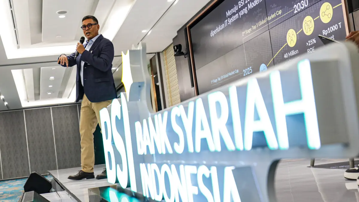 Direktur Utama BSI Anggoro Eko Cahyo salah memberikan paparan e-channel BYOND by BSI dan BEWIZE di BSI The Tower, Jakarta, Rabu (1/7/2026). (Salman Toyibi/Jawa Pos)
