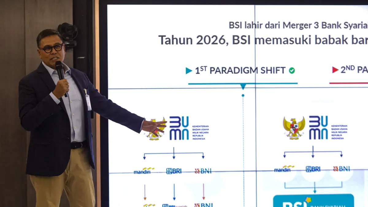 Direktur Utama BSI Anggoro Eko Cahyo salah memberikan paparan e-channel BYOND by BSI dan BEWIZE di BSI The Tower, Jakarta, Rabu (1/7/2026). (Salman Toyibi/Jawa Pos)