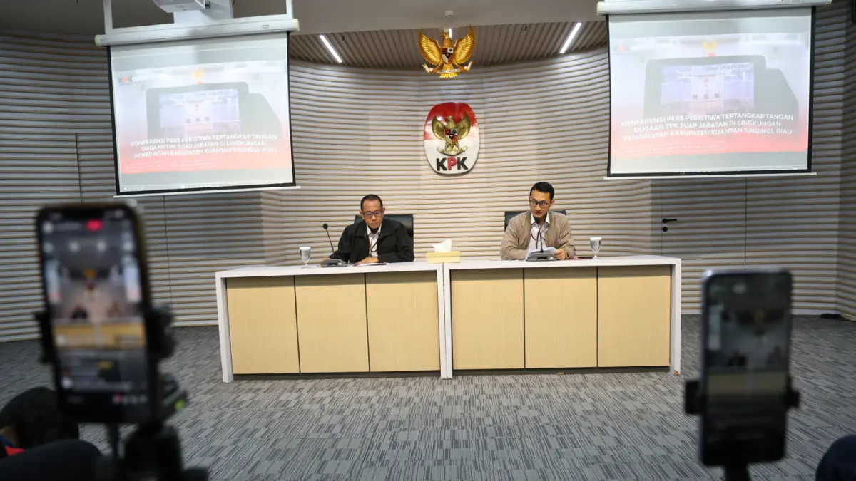 Bupati Kuansing Diduga Terima 2 Mobil Mewah Terkait Suap - Image