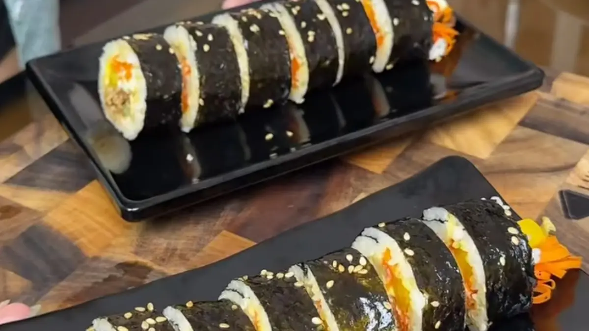 Potret kimbab cheese bulgogi dengan isian lengkap. (Sumber: instagram.com/@hildansl) - Image