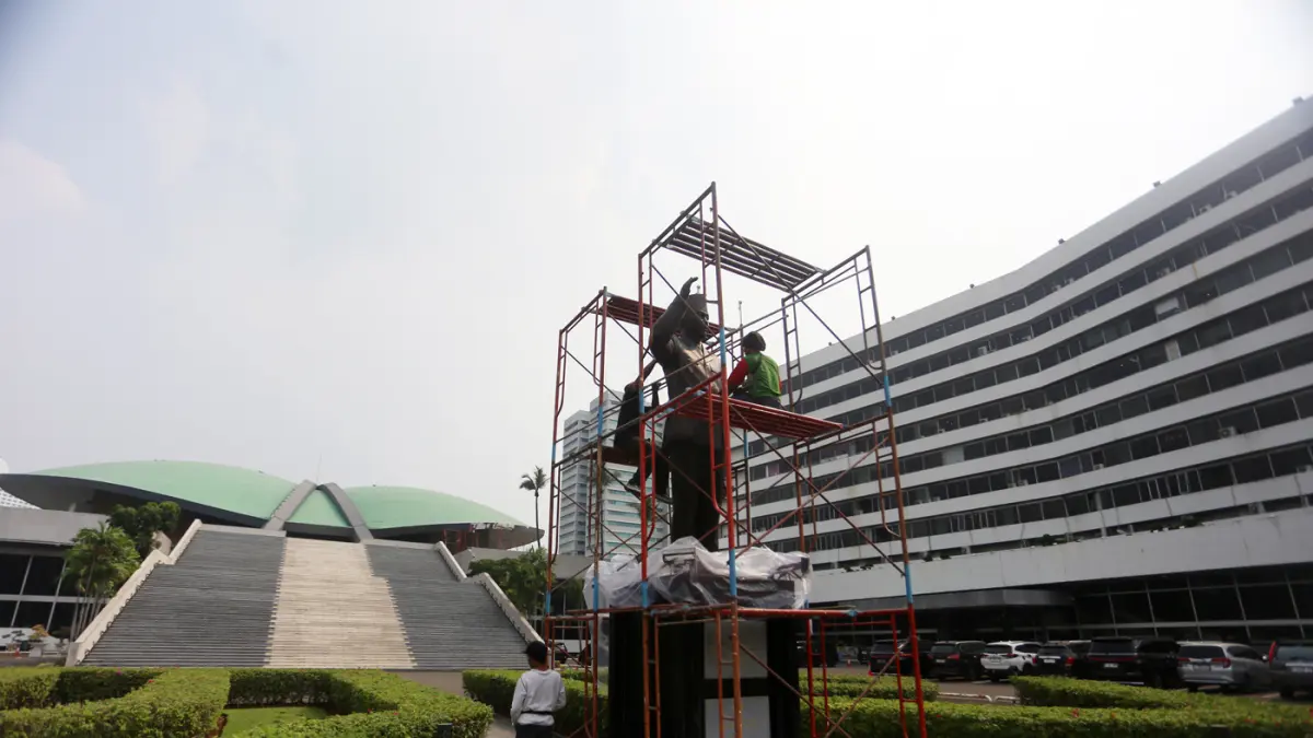Menjelang Peringatan Hari Ulang Tahun Kemerdekaan Republik Indonesia ke 81, DPR RI berbenah dan melakukan aksi bersih-bersih. Salah satu dari aksi bersih-bersih ini, salah satunya adalah "Patung Bung Karno" Proklamator yang ada di area halaman Gedung DPR