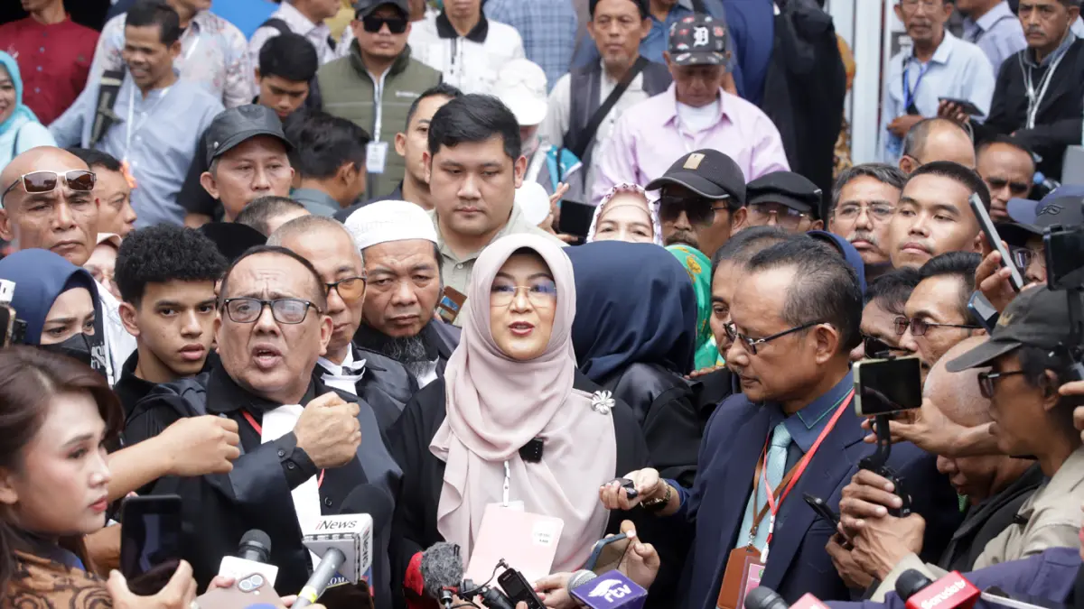 Terdakwa kasus dugaan fitnah dan pencemaran nama baik terkait keaslian ijazah Presiden ke-7 RI Joko Widodo, Tifauzia Tyassuma atau Dokter Tifa menjalani sidang perdananya di Pengadilan Negeri Jakarta Timur, Jakarta, Kamis (2/7/2026). (Dery Ridwansah/ Jawa