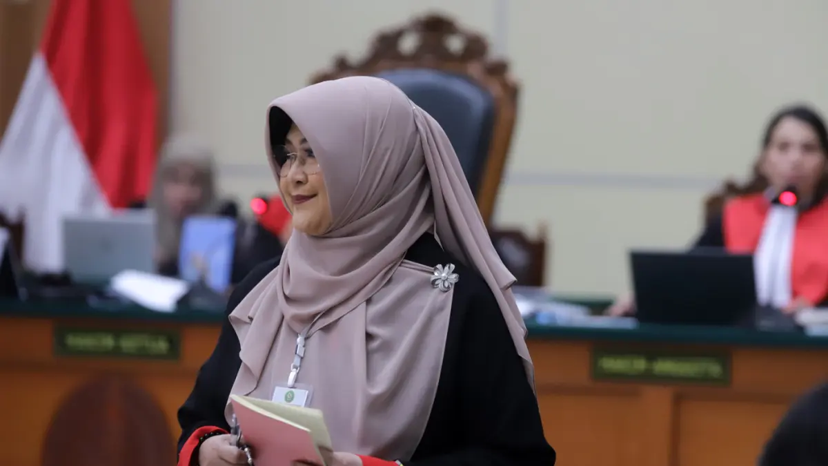 Terdakwa kasus dugaan fitnah dan pencemaran nama baik terkait keaslian ijazah Presiden ke-7 RI Joko Widodo, Tifauzia Tyassuma atau Dokter Tifa menjalani sidang perdananya di Pengadilan Negeri Jakarta Timur, Jakarta, Kamis (2/7/2026). (Dery Ridwansah/ Jawa