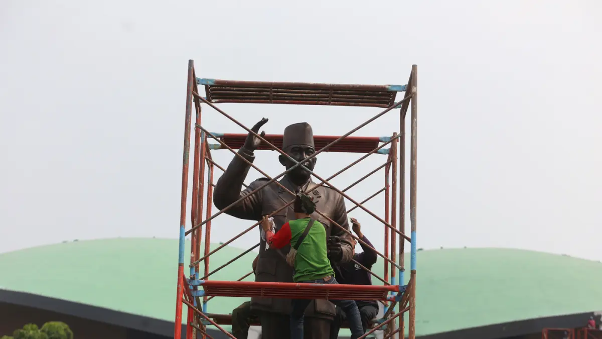 Menjelang Peringatan Hari Ulang Tahun Kemerdekaan Republik Indonesia ke 81, DPR RI berbenah dan melakukan aksi bersih-bersih. Salah satu dari aksi bersih-bersih ini, salah satunya adalah "Patung Bung Karno" Proklamator yang ada di area halaman Gedung DPR
