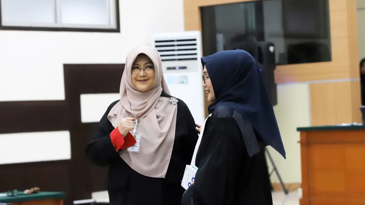 Terdakwa kasus dugaan fitnah dan pencemaran nama baik terkait keaslian ijazah Presiden ke-7 RI Joko Widodo, Tifauzia Tyassuma atau Dokter Tifa menjalani sidang perdananya di Pengadilan Negeri Jakarta Timur, Jakarta, Kamis (2/7/2026). (Dery Ridwansah/ Jawa