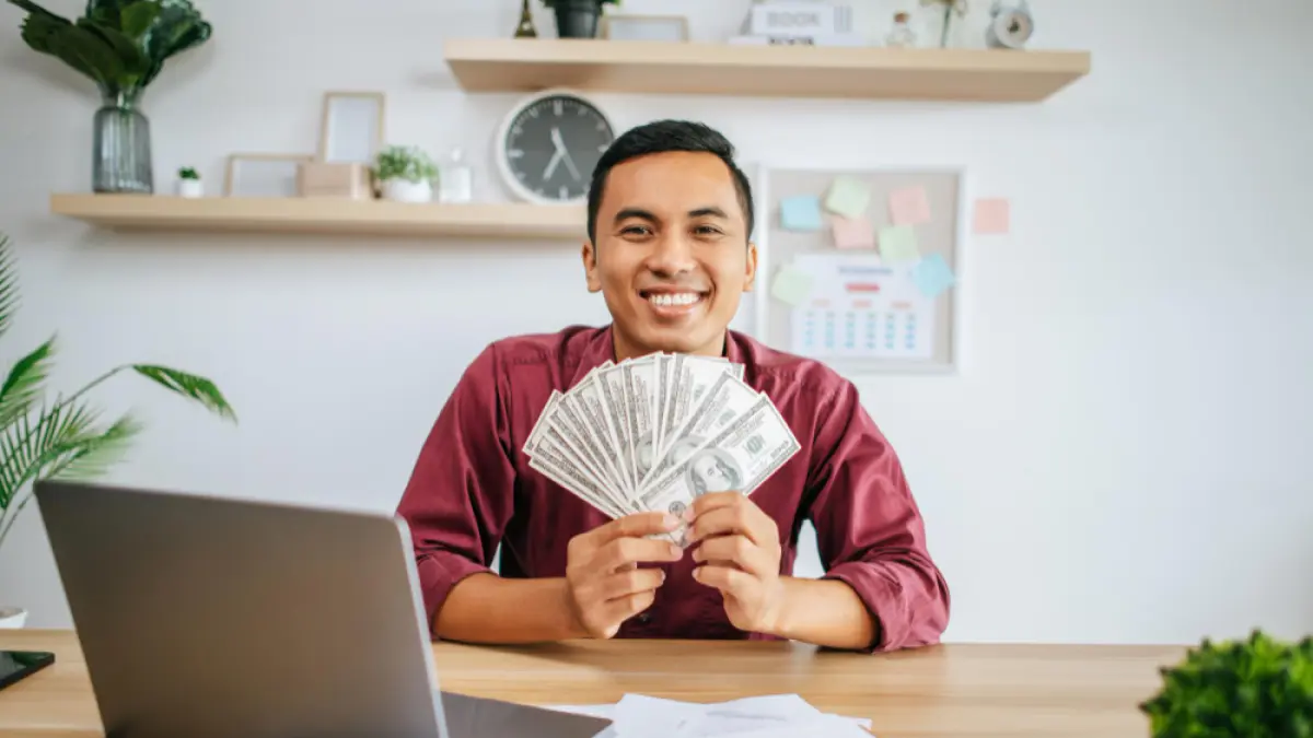 Kebiasaan hidup hemat klasik untuk kelola keuangan dan bebas stres finansial (Magnific/ jcomp) - Image
