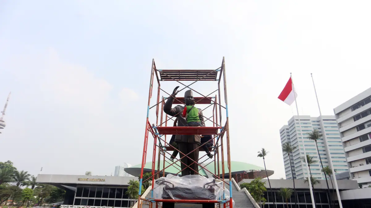 Menjelang Peringatan Hari Ulang Tahun Kemerdekaan Republik Indonesia ke 81, DPR RI berbenah dan melakukan aksi bersih-bersih. Salah satu dari aksi bersih-bersih ini, salah satunya adalah "Patung Bung Karno" Proklamator yang ada di area halaman Gedung DPR