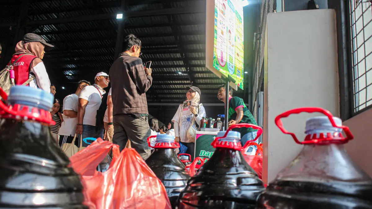 Beragam kegiatan seperti donor darah, pengumpulan jelantah, donasi cegah stunting serta aksi pungut sampah pada Employee Volunteering Day (EVD) 2026 di Gelora CIMB Niaga Bintaro, Tangerang Selatan, Sabtu (4/7/2026). Beragam kegiatan seperti donor darah, p