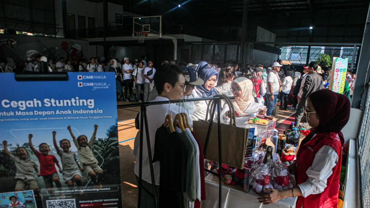 Beragam kegiatan seperti donor darah, pengumpulan jelantah, donasi cegah stunting serta aksi pungut sampah pada Employee Volunteering Day (EVD) 2026 di Gelora CIMB Niaga Bintaro, Tangerang Selatan, Sabtu (4/7/2026). (Hanung Hambara/Jawa Pos)