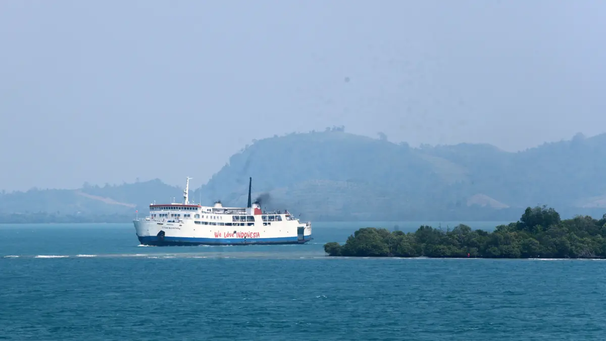 Deretan kapal di Pelabuhan Merak, Kota Cilegon, Banten, Sabtu (4/7/2026). (Dery Ridwansah/ JawaPos.com)