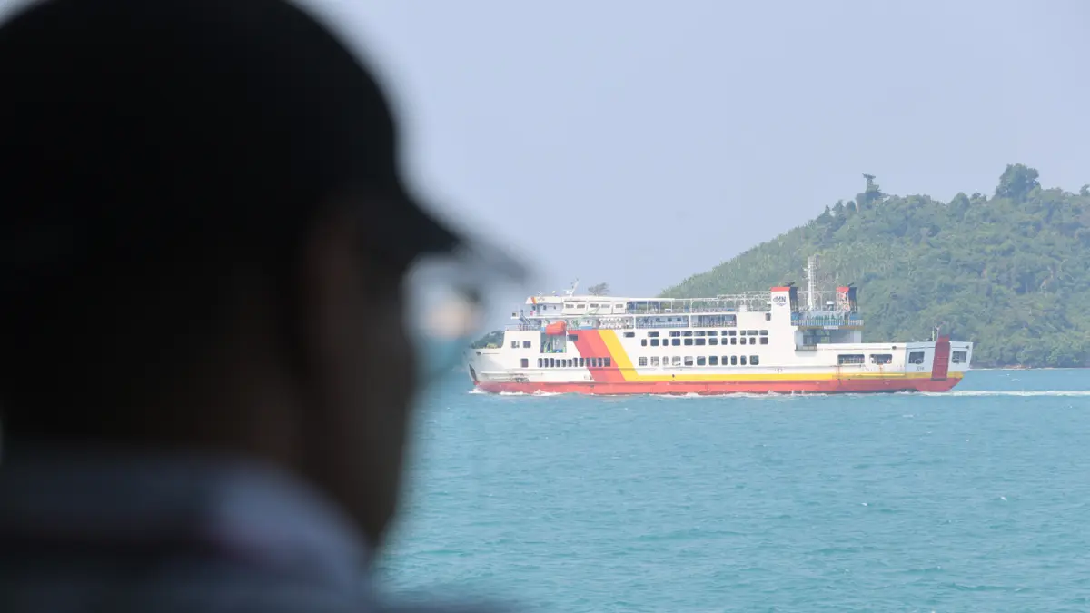 Deretan kapal di Pelabuhan Merak, Kota Cilegon, Banten, Sabtu (4/7/2026). (Dery Ridwansah/ JawaPos.com)