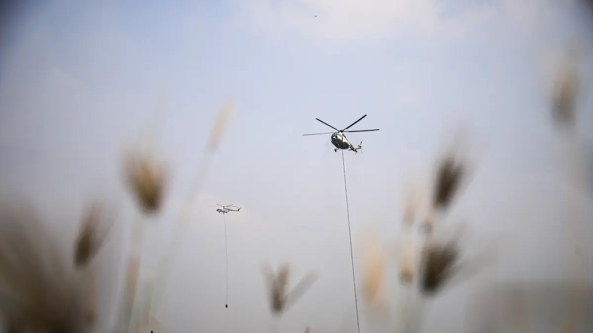 Pemadaman Dengan Water Bombing Kebakaran TPA Jatiwaringin - Image