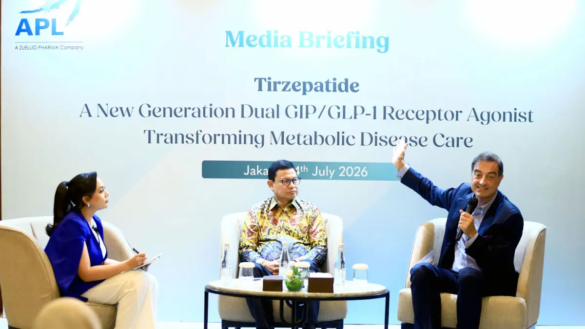 Kepala BPOM RI Taruna Ikrar bersama Presiden Direktur, APL Christophe Piganiol saat menjadi pembicara dalam media briefing