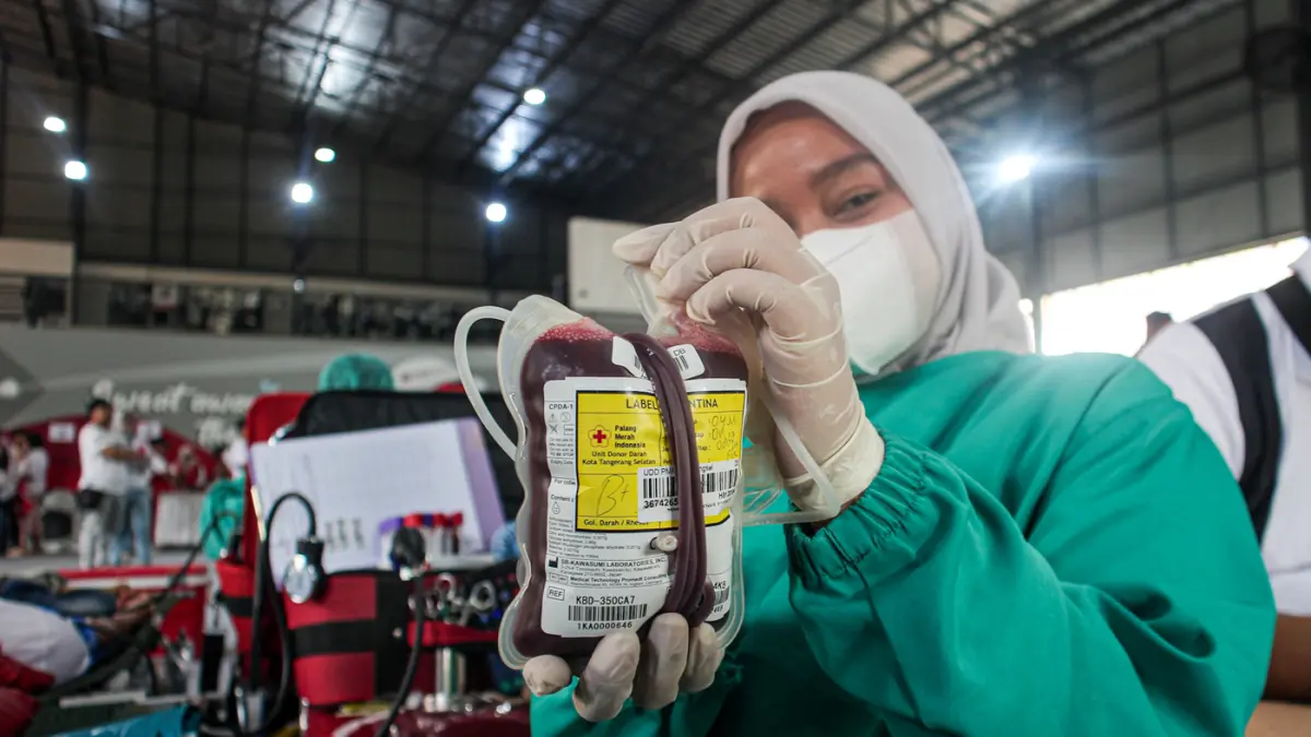Beragam kegiatan seperti donor darah, pengumpulan jelantah, donasi cegah stunting serta aksi pungut sampah pada Employee Volunteering Day (EVD) 2026 di Gelora CIMB Niaga Bintaro, Tangerang Selatan, Sabtu (4/7/2026). Beragam kegiatan seperti donor darah, p