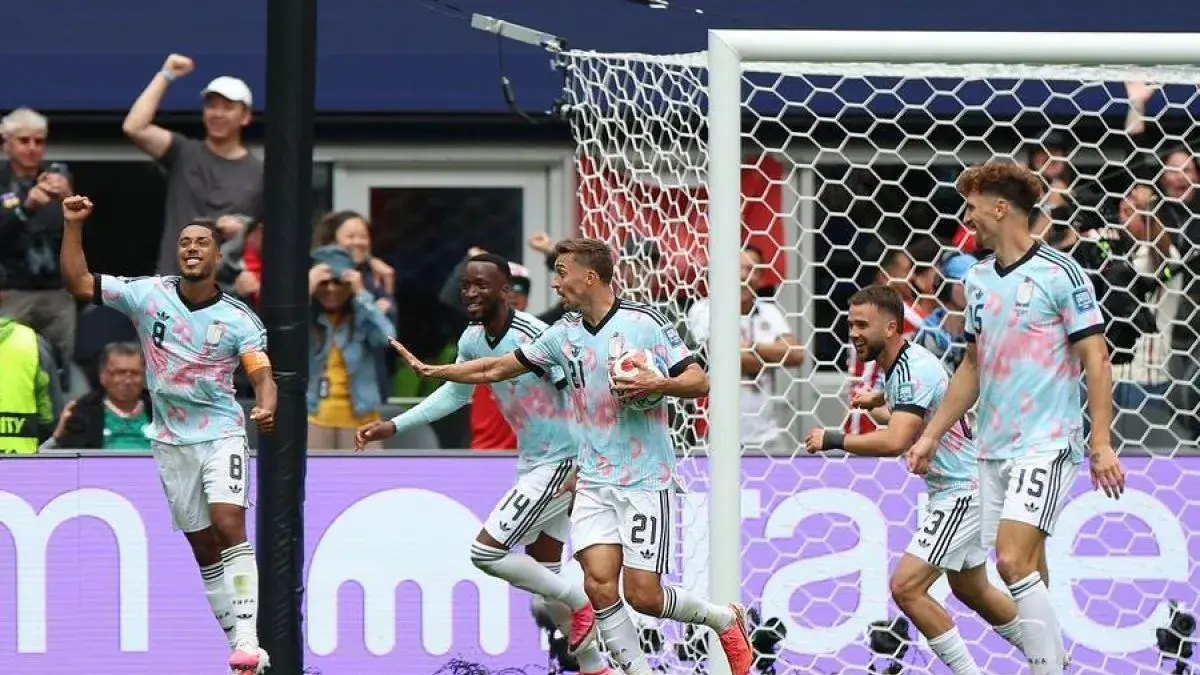 Pemain timnas Belgia Youri Tielemans (paling kiri) berselebrasi setelah mencetak gol saat pertandingan babak 32 besar melawan Senegal di Piala Dunia FIFA 2026 di Stadion Seattle di Seattle, Amerika Serikat, 1 Juli 2026. Prediksi AS vs Belgia di babak 16 besar Piala Dunia 2026. AS tanpa Folarin Balogun, Belgia datang dengan modal comeback dramatis. (ANTARA/Xinhua/Mao Siqian) - Image