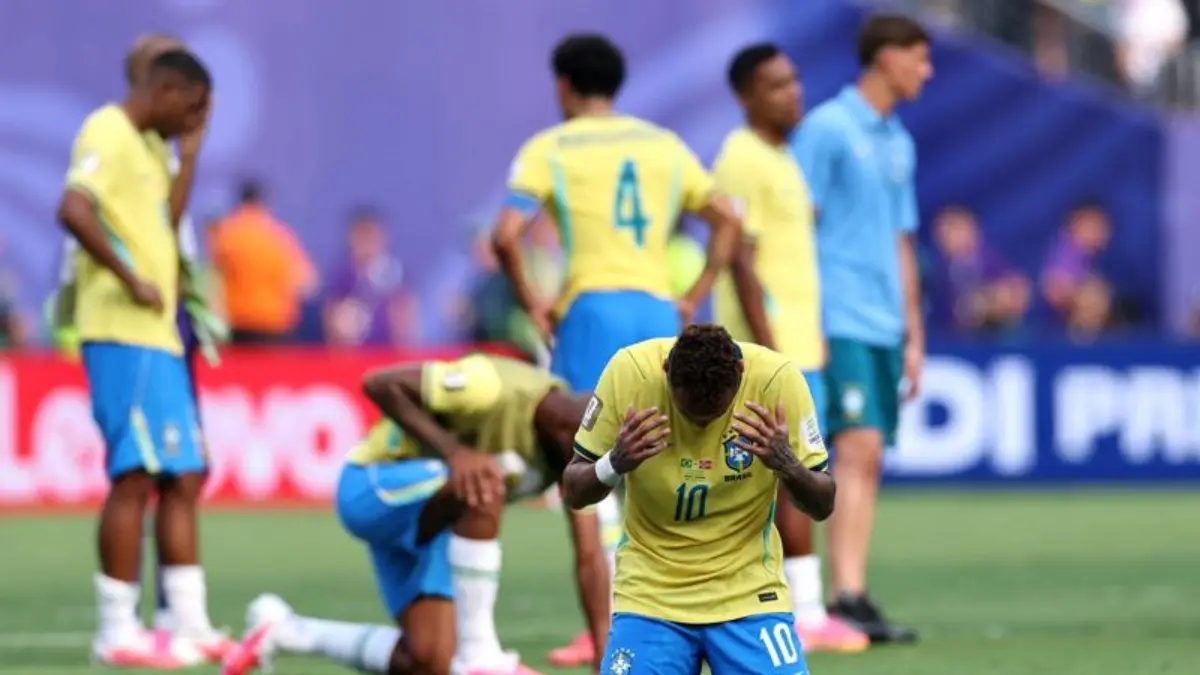 Kekecewaan pemain Brasil usai kalah dari Norwegia. (FIFA) - Image