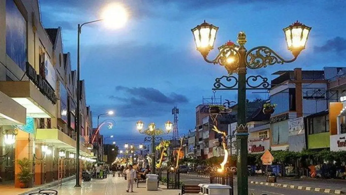 Ilustrasi wisata malam di Malioboro. (Traveloka) - Image