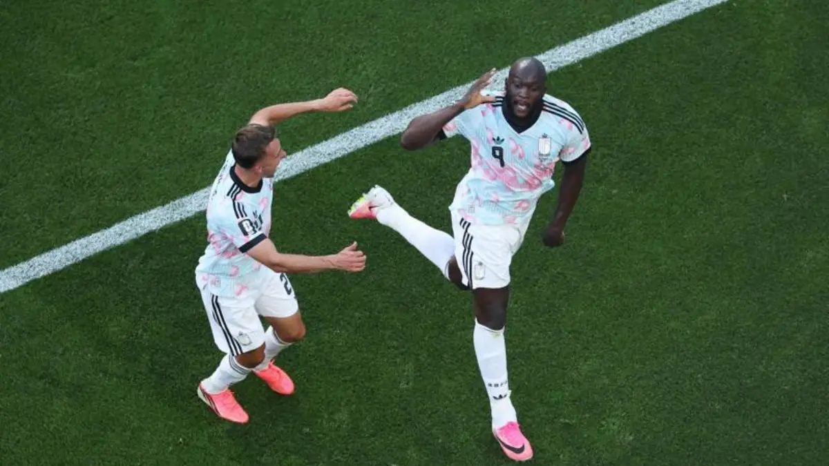 Selebrasi Romelu Lukaku (kanan) usai jebol gawang Amerika Serikat. (FIFA) - Image