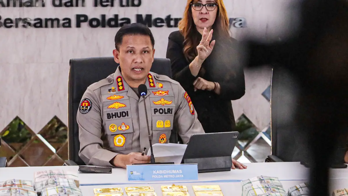 Kepala Bidang Hubungan Masyarakat (Kabid Humas) Polda Metro Jaya Kombes Pol Budi Hermanto saat konferensi pers di Polda Metro Jaya, Jakarta, Jumat (10/7/2026). (Dery Ridwansah/ JawaPos.com)