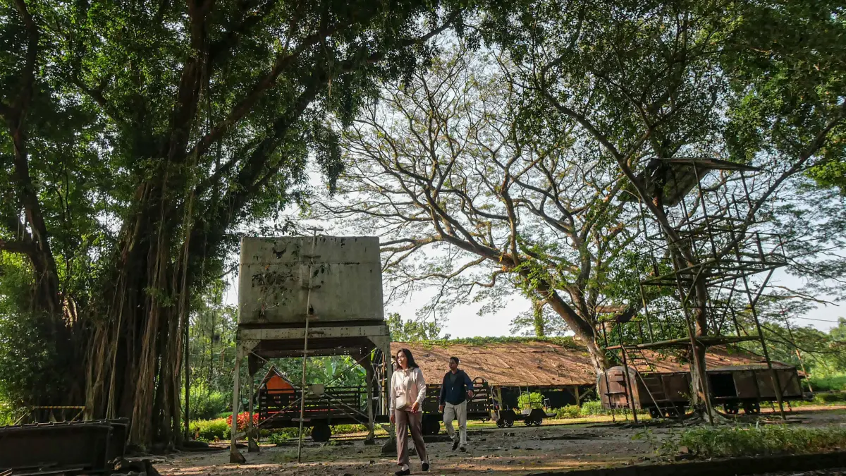 Wisata dengan kereta tua tampaknya masih menjadi paket wisata sejarah sekaligus wisata alam yang semakin hari semakin diminati wisatawan.