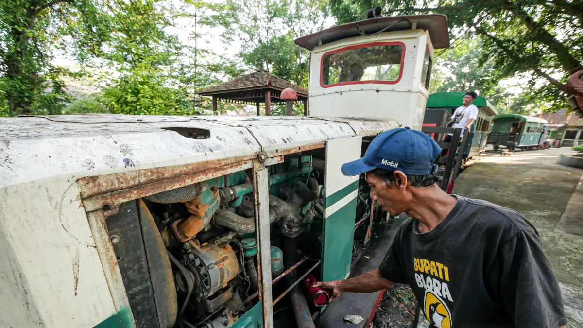 Wisata dengan kereta tua tampaknya masih menjadi paket wisata sejarah sekaligus wisata alam yang semakin hari semakin diminati wisatawan.