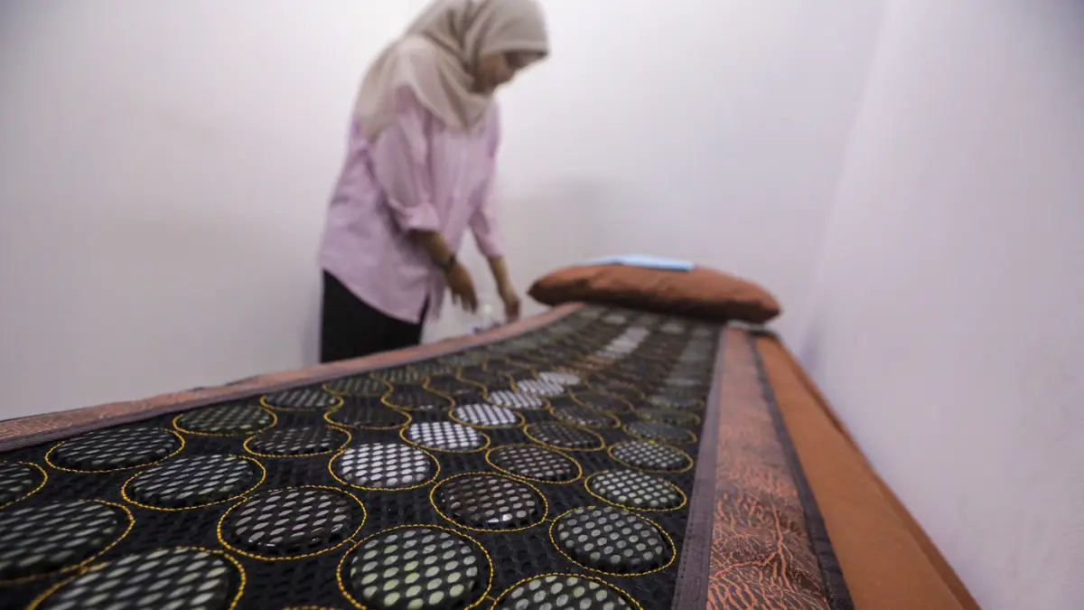Pasien mengikuti terapi kesehatan DiTerapi Duren Tiga, Jakarta, Senin (13/7/2026). (Salman Toyibi/Jawa Pos)