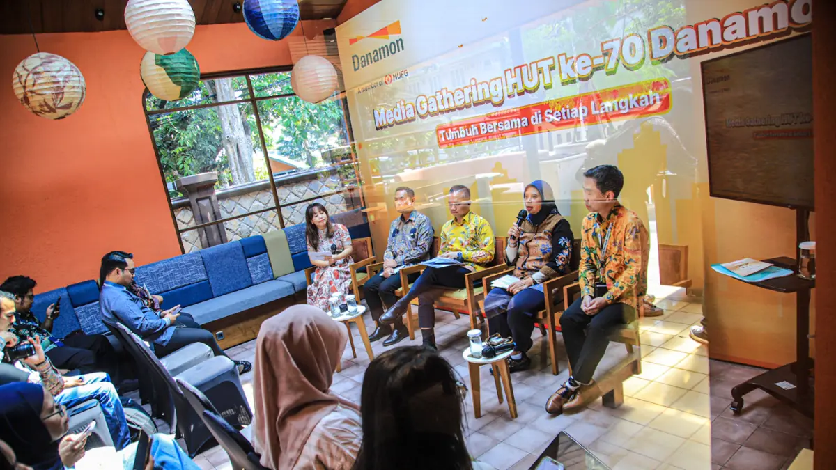 Dari kiri Chief Strategy Officer Danamon Reza Iskandar Sardjono, Consumer Funding & Wealth Business Head Danamon Ivan Jaya, Syariah Funding Business Head Danamon Merci Santi Adriani dan Chief Digital Officer Danamon Andreas Kurniawan memberikan materi saa