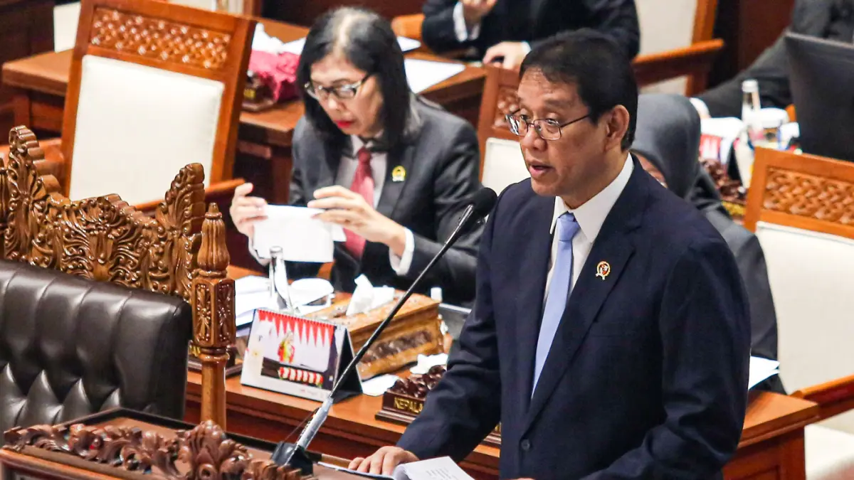 Menteri Keuangan Purbaya Yudhi Sadewa menyampaikan tanggapan pemerintah dalam Rapat Paripurna ke-25 DPR Masa Persidangan V Tahun Sidang 2025-2026 di Kompleks Parlemen, Senayan, Jakarta, Selasa (14/7/2026). (Salman Toyibi/Jawa Pos)