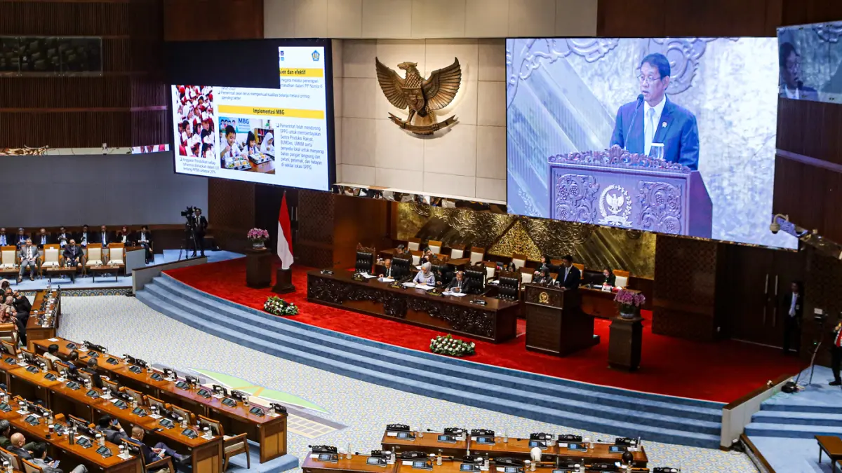 Menteri Keuangan Purbaya Yudhi Sadewa menyampaikan tanggapan pemerintah dalam Rapat Paripurna ke-25 DPR Masa Persidangan V Tahun Sidang 2025-2026 di Kompleks Parlemen, Senayan, Jakarta, Selasa (14/7/2026). (Salman Toyibi/Jawa Pos)