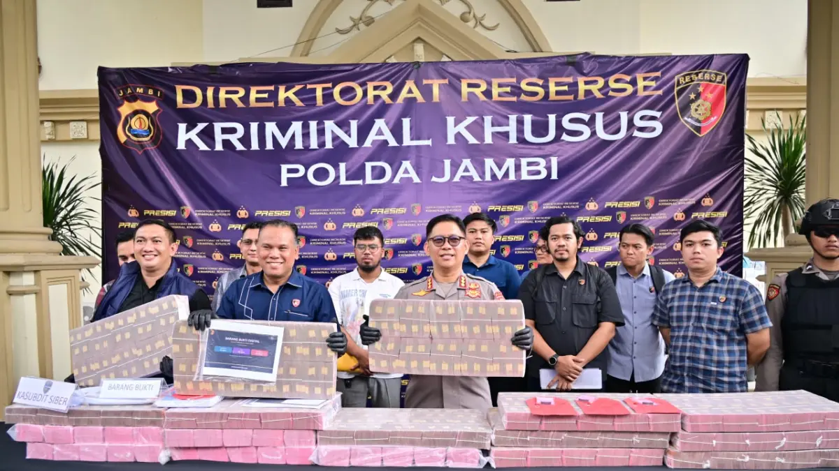 Polda Jambi mengungkap kasus pembobolan sistem Bank Jambi yang mengakibatkan kerugian hingga ratusan miliar rupiah. (Polda Jambi) - Image