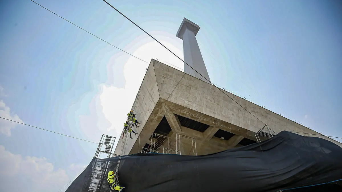 Pembersihan Badan Tugu Monas - Image