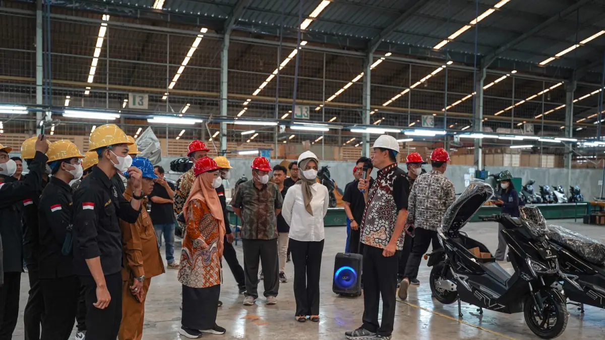 PT Terang Dunia Internusa Tbk (UNTD) menerima kunjungan Fakultas Teknologi Industri (FTI) Universitas Islam Sultan Agung (UNISSULA) Semarang. (Istiumewa) - Image