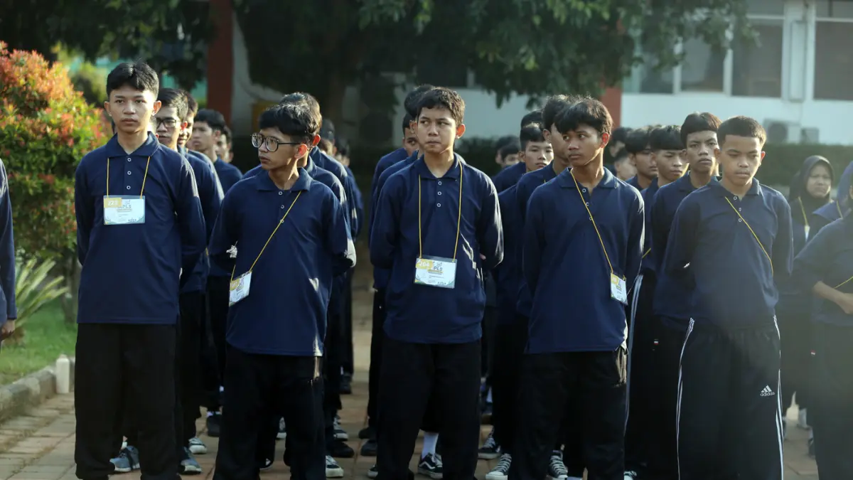 Siswa mengikuti kegiatan Masa Pengenalan Lingkungan Sekolah (MPLS) di Sekolah Rakyat, Jalan Margaguna Raya, Jakarta, Rabu (15/7/2026). (Dery Ridwansah/ JawaPos.com)