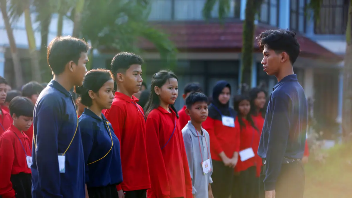 Siswa mengikuti kegiatan Masa Pengenalan Lingkungan Sekolah (MPLS) di Sekolah Rakyat, Jalan Margaguna Raya, Jakarta, Rabu (15/7/2026). (Dery Ridwansah/ JawaPos.com)
