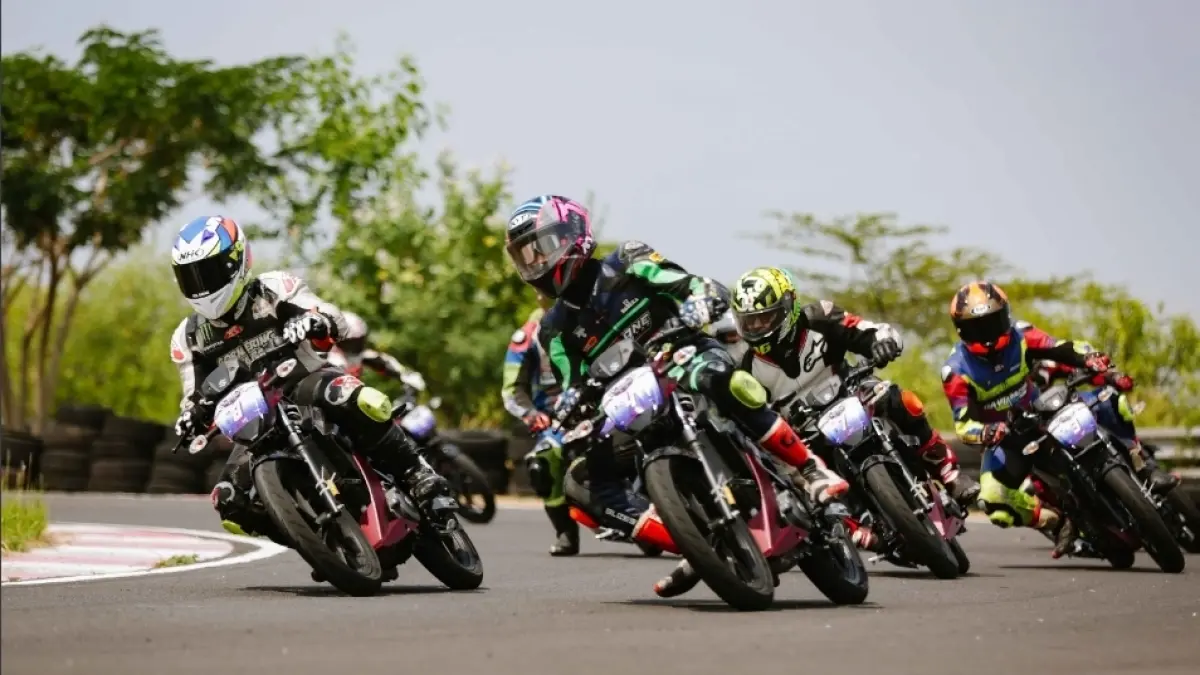 Suzuki Fun Race Owners & Community 2026 yang digelar di Sirkuit Gelora Bung Tomo, Surabaya. (SIS) - Image