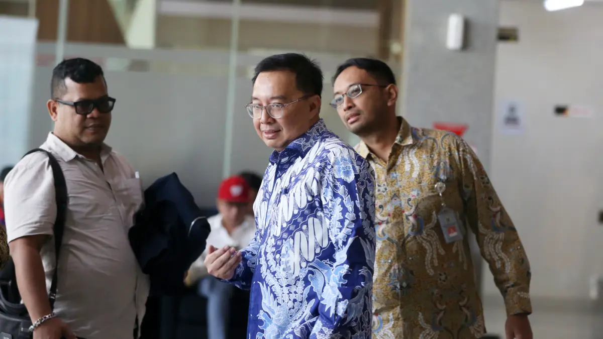 Anggota V Badan Pemeriksa Keuangan (BPK) RI Bobby Adhityo Rizaldi berjalan menuju ruang pemeriksaan di Gedung Merah Putih KPK, Jakarta, Kamis (16/7/2026). (Dery Ridwansah/ JawaPos.com)