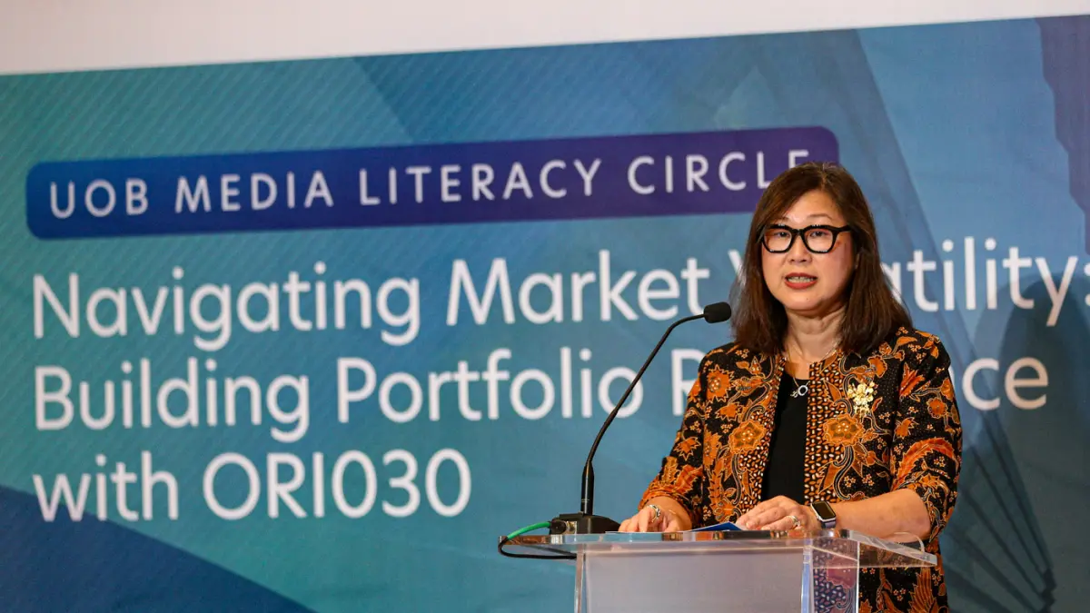 Consumer Banking Director UOB Indonesia Bea Teh Tan memberikan paparan pada acara Media Literacy Circle di Jakarta, Kamis (16/7/2026). (Salman Toyibi/Jawa Pos)