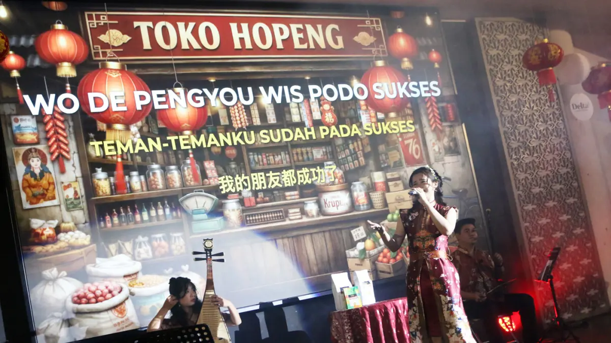 Perpaduan budaya Indonesia, Jawa, dan Tionghoa diwujudkan lagu"Semangat" Toko Hopeng melalui mini album perdana WIC: Waktu Indonesia Cin(t)a yang resmi diluncurkan di Gedung Thomas Aquinas,Universitas Katolik Soegijapranata,Kota Semarang,Jawa Tengah Rabu