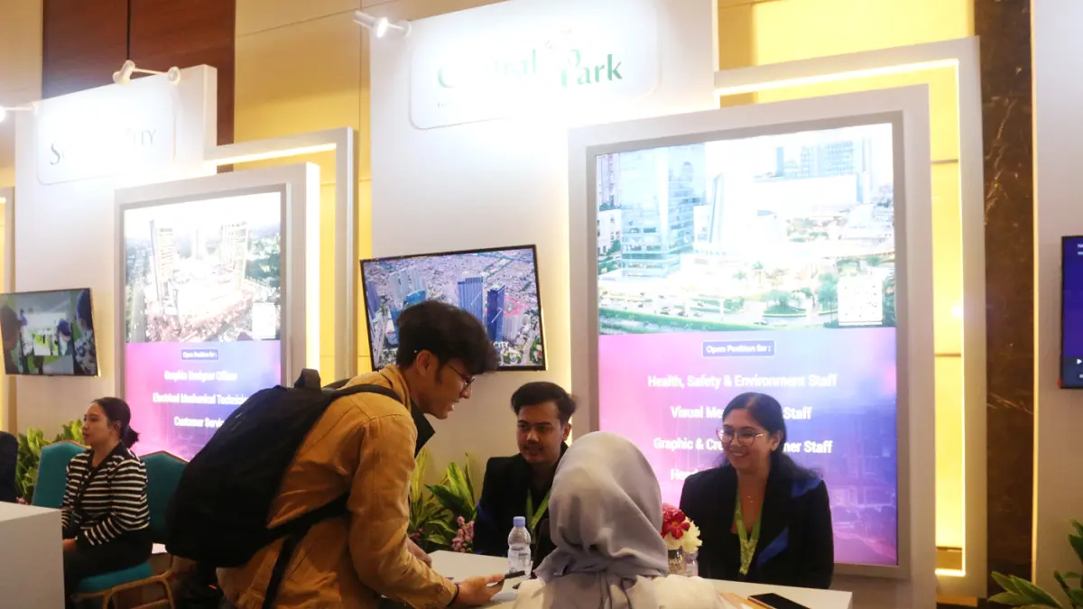 Antusias para pencari kerja saat kegiatan Podomoro Talent Expo (PTE) 2026 di Kuningan City, Jakarta, Jumat (17/7/2026).