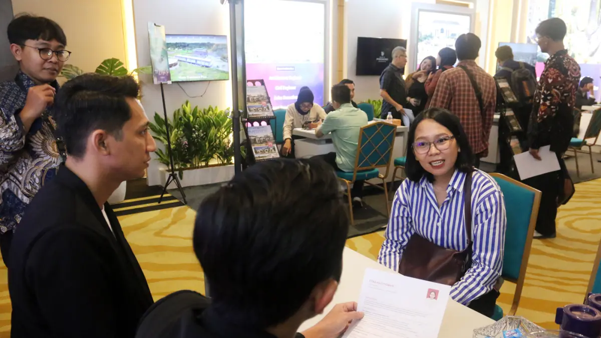 Antusias para pencari kerja saat kegiatan Podomoro Talent Expo (PTE) 2026 di Kuningan City, Jakarta, Jumat (17/7/2026).