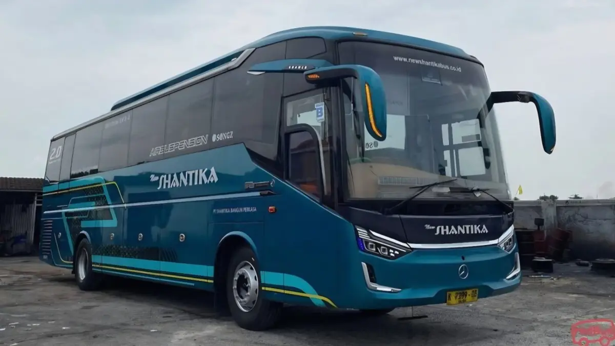 Ilustrasi armada bus New Shantika. (Redbus). - Image