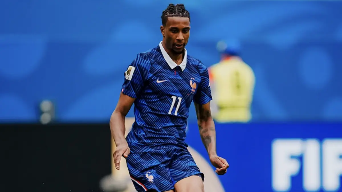 Michael Olise mencatatkan tujuh assist dalam delapan laga di Piala Dunia 2026, mengalahkan capaian Pele 56 tahun silam. (Dok. Instagram/@equipedefrance) - Image