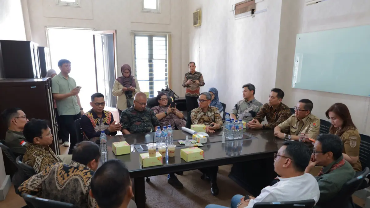 Diskusi dengan pengiat fotografi Indonesia di gedung Jiwa Sraya,akan di siapkan untuk museum fotografi Kawasan Kota Lama Semarang,Senin(20/7/2026)