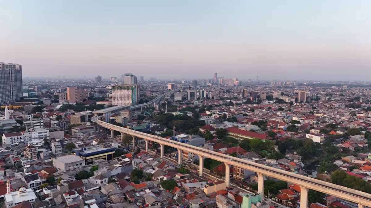 Foto drone Pembangunan jalur LRT Jakarta Fase 1 B di Kawasan Manggarai, Jakarta. (Dery Ridwansah/ JawaPos.com)