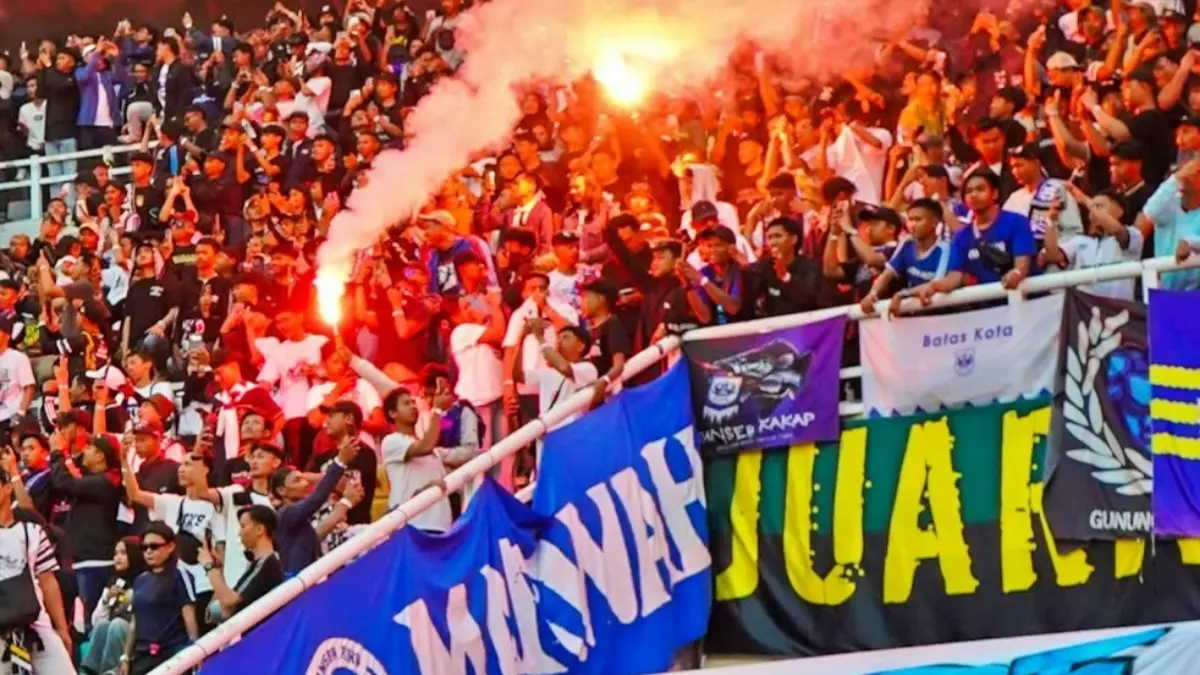 Cerita Panser Biru di Surabaya: Datang Dukung PSIS, Pulang Membawa Kisah Persaudaraan dengan Bonek